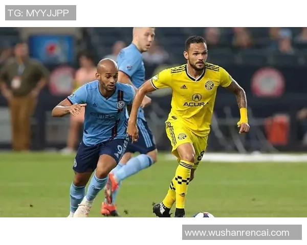 亚特兰大联与木材的激烈对决揭示了足球战术的魅力与团队合作的重要性