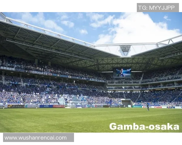 大阪钢花与札幌冈萨的激烈对决展现足球魅力与团队精神