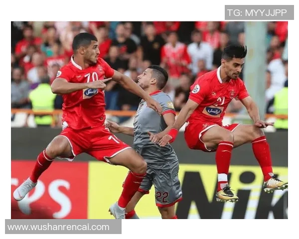 波斯波利斯与赖扬的激烈对决揭示了足球战术与团队合作的重要性